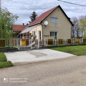 Отель Apartman Garami Porta  Мезёкёвешд